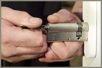 South Lawndale IL Locksmith Store South Lawndale, IL 773-570-6702